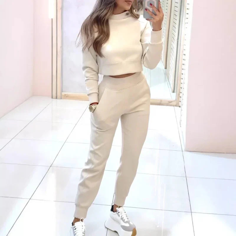 Cozy Women's Two-Piece Tracksuit Featuring a Cropped Sweater