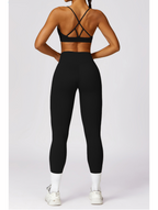 Chic Seamless Women's Sports Set with Tailored Fit
