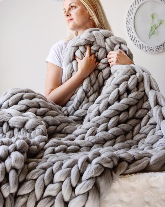 Soft and Elegant Braided Throw Blanket for Sofa Accents