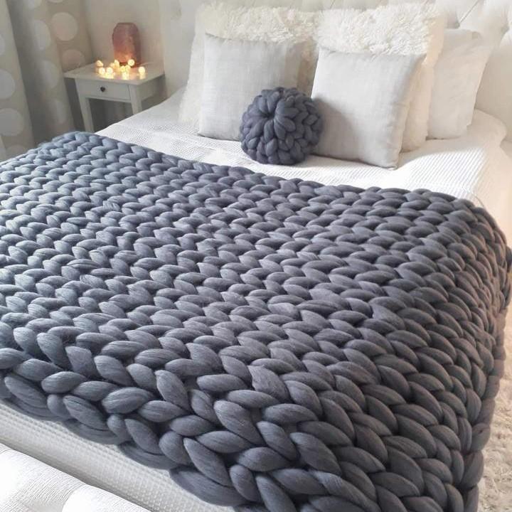 Soft and Elegant Braided Throw Blanket for Sofa Accents
