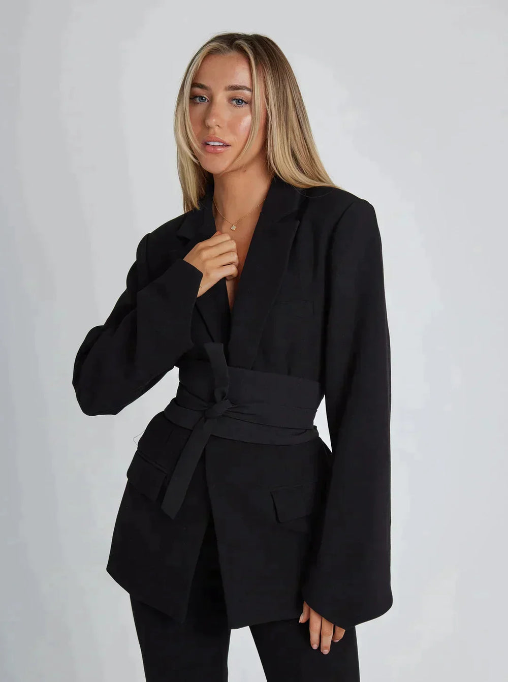 Anouk - Chic Belted Blazer