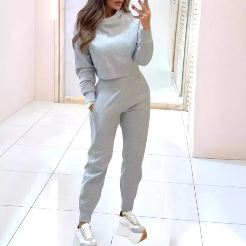 Cozy Women's Two-Piece Tracksuit Featuring a Cropped Sweater