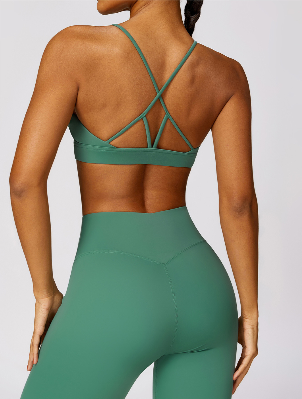 Chic Seamless Women's Sports Set with Tailored Fit