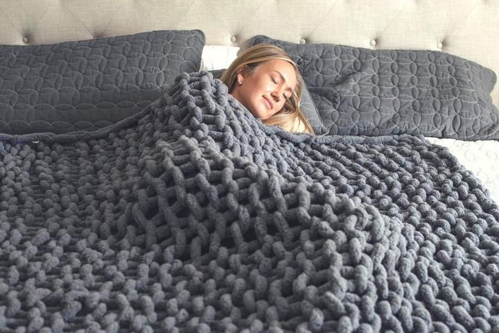Soft and Elegant Braided Throw Blanket for Sofa Accents