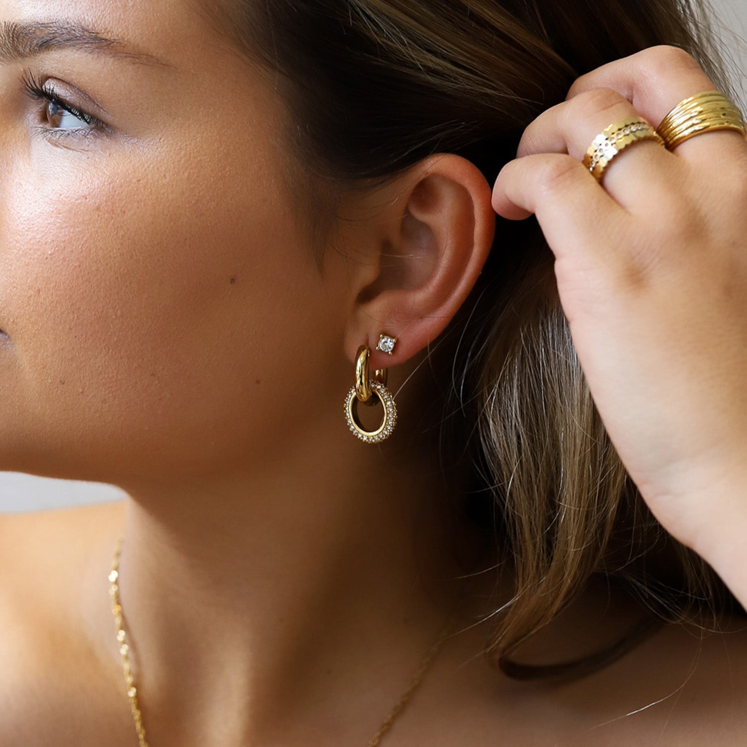 Juul - Elegant Gold Earrings