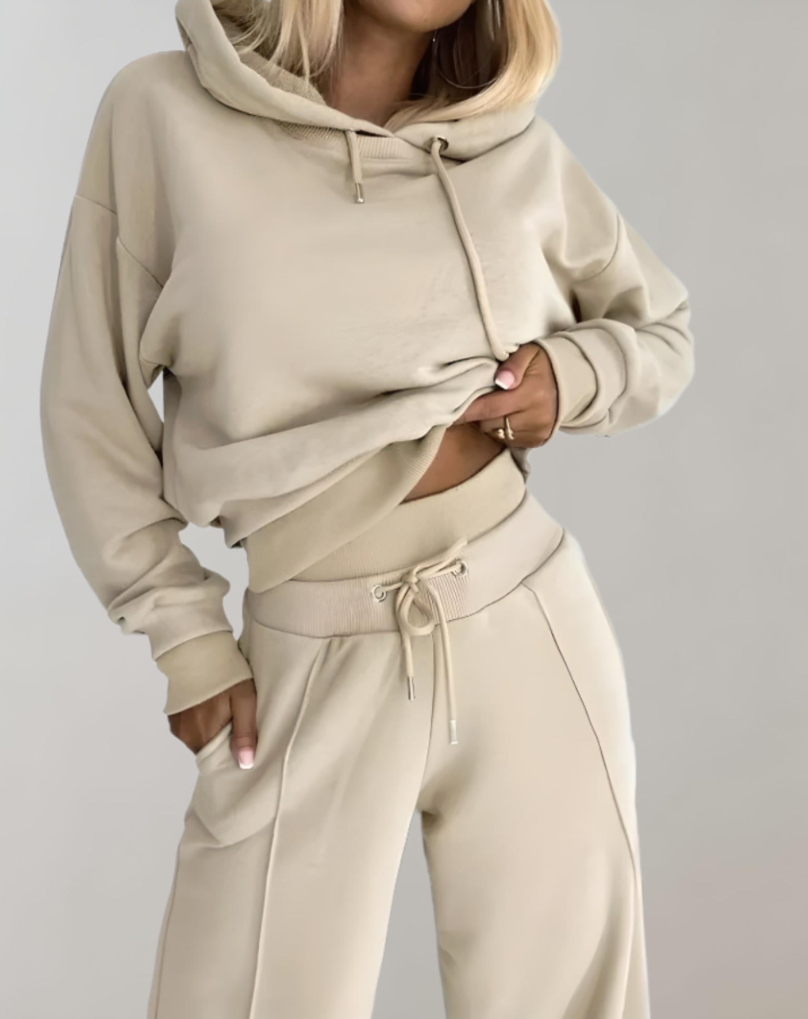 FAYE | Trendy Hoodie and Trouser Set for a Modern Aesthetic
