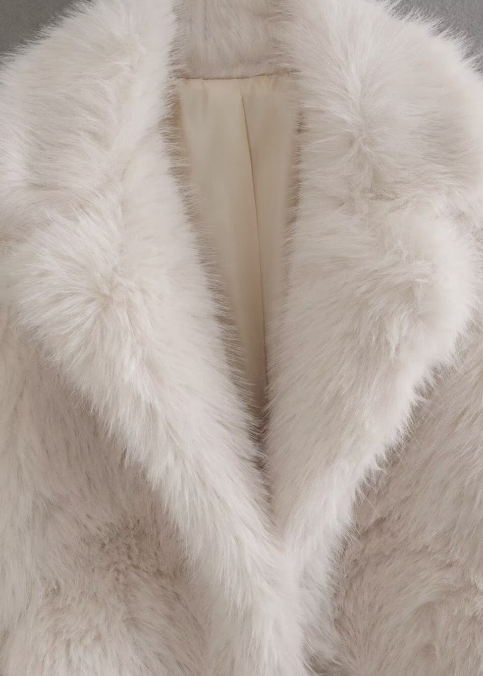 Chic Women's Faux Fur Winter Coat - Luxuriously Warm and Stylish