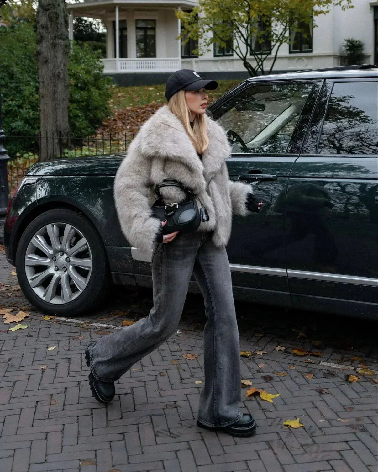 Elegant Faux Fur Women's Coat - Luxuriously Soft and Stylish