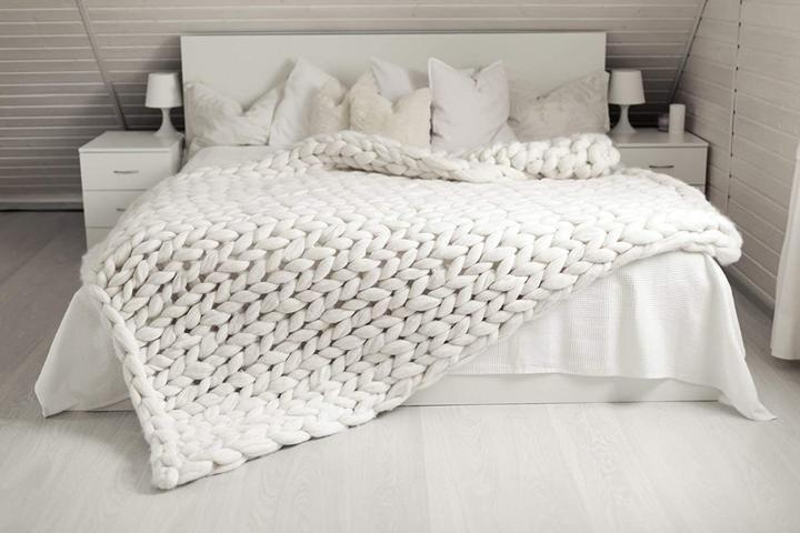 Stylish Cozy Knitted Blanket – Available in 80x100 cm and 100x120 cm for Autumn and Winter Comfort