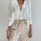 Lou - Stylish Two-Piece Set Featuring a White Blouse and Geometric Print Pants