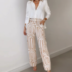 Lou - Stylish Two-Piece Set Featuring a White Blouse and Geometric Print Pants