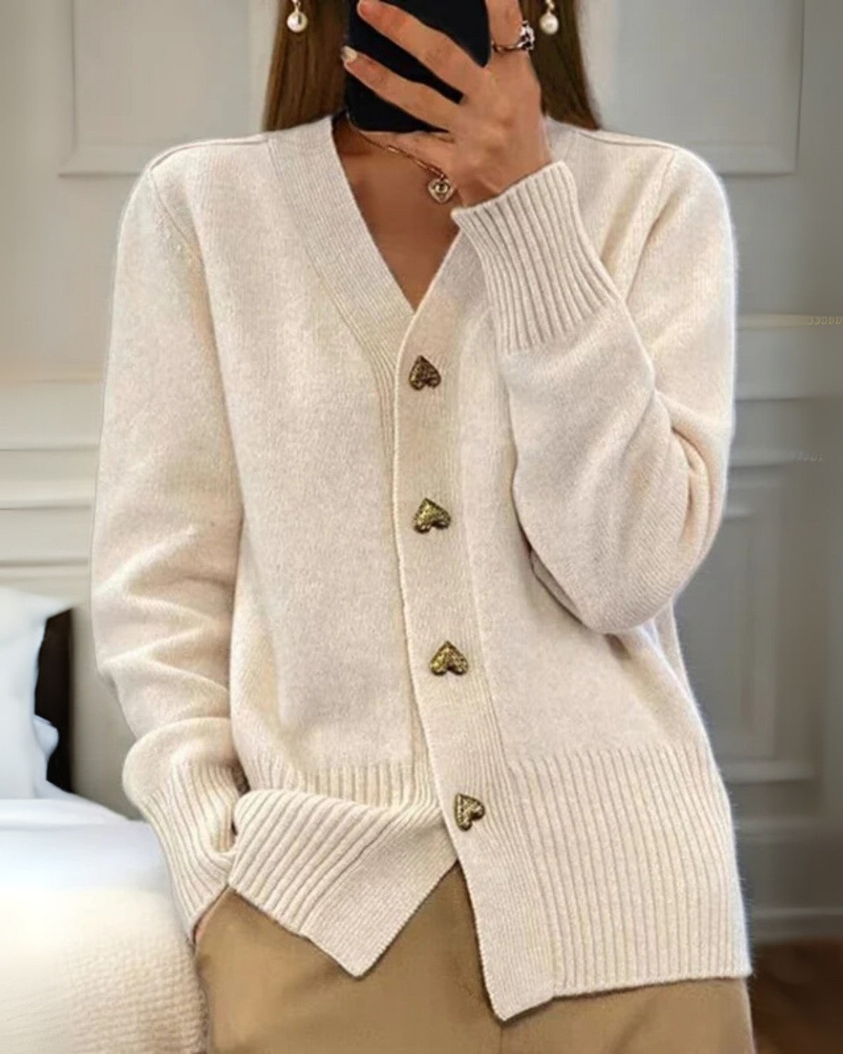Charming Autumn Cardigan for Women with Heart-Shaped Buttons – Perfectly Knitted for Romance