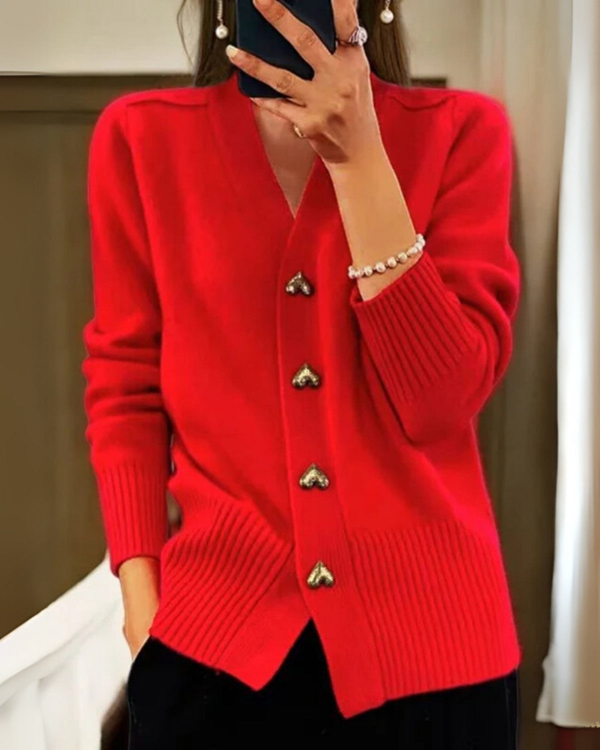 Charming Autumn Cardigan for Women with Heart-Shaped Buttons – Perfectly Knitted for Romance