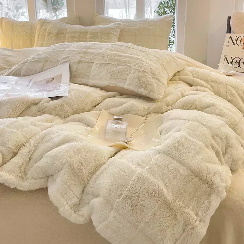 Cozy Faux Fur Duvet with Comfort Pattern for Your Bedroom