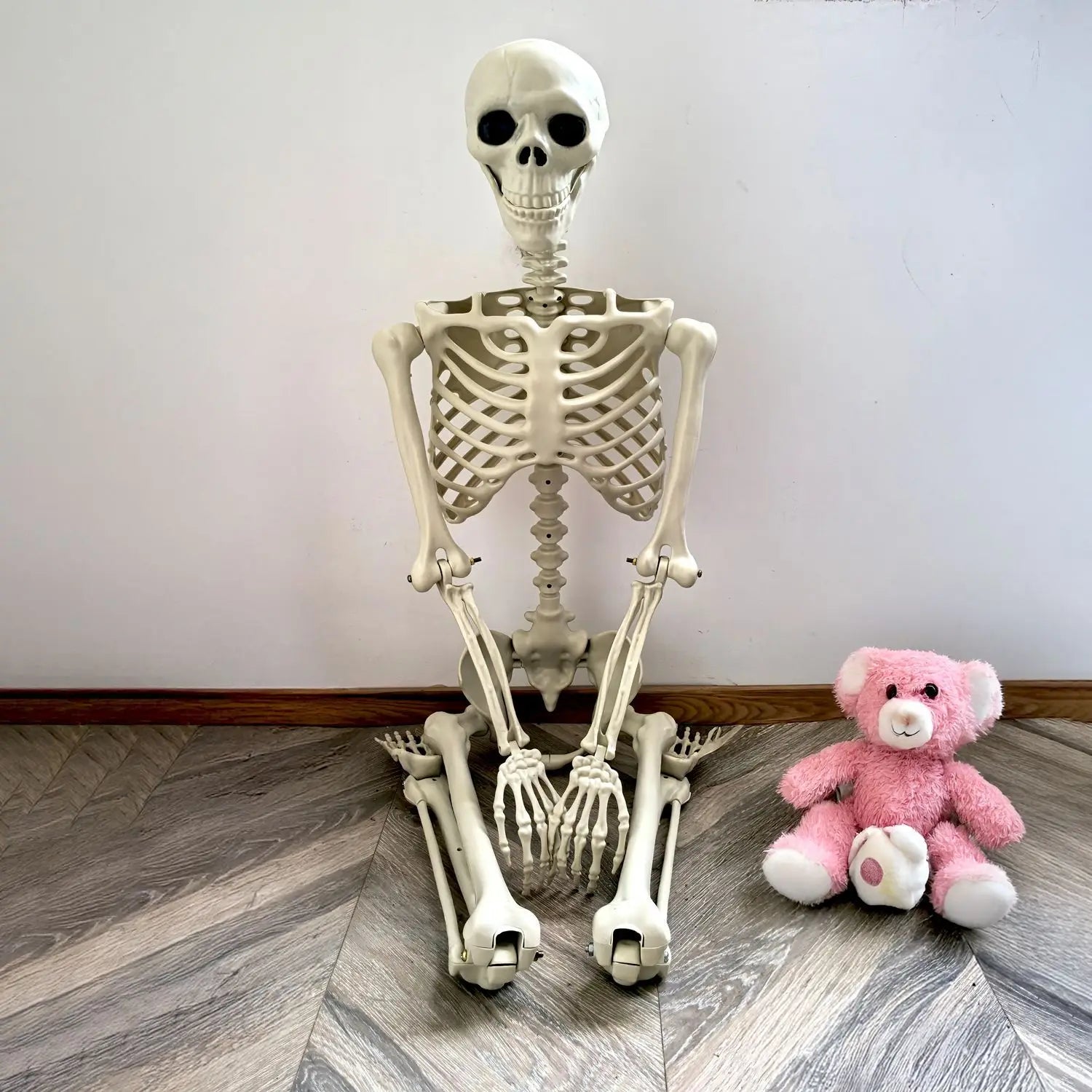 Adjustable Human Skeleton 90–165 cm — Lifelike Decoration for Halloween and Horror Themes