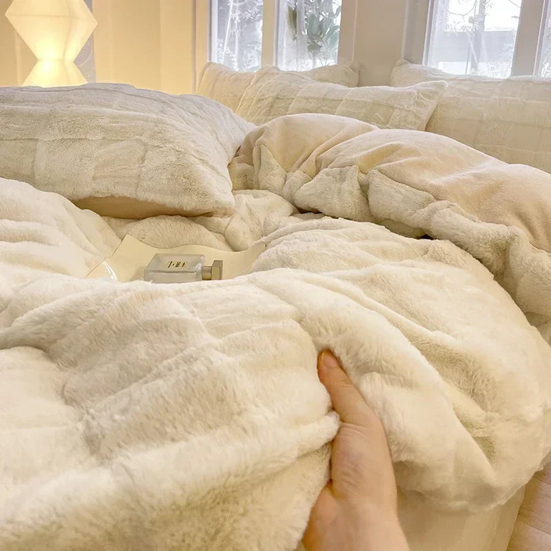 Cozy Faux Fur Duvet with Comfort Pattern for Your Bedroom