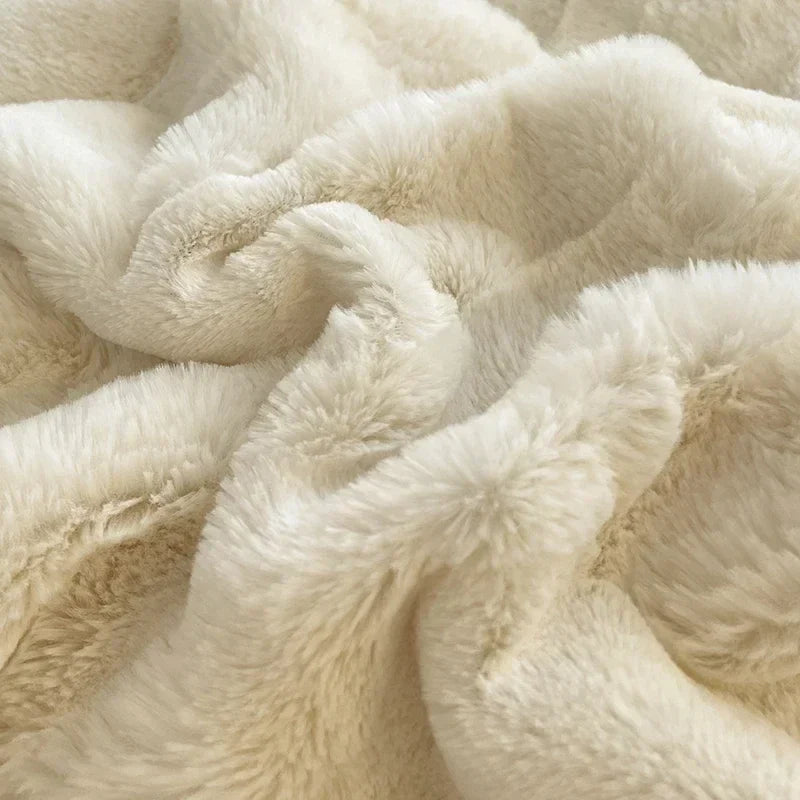Cozy Faux Fur Duvet with Comfort Pattern for Your Bedroom