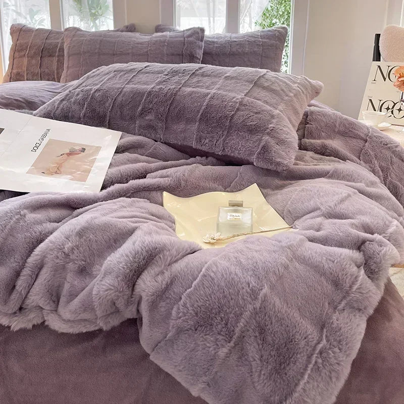 Cozy Faux Fur Duvet with Comfort Pattern for Your Bedroom