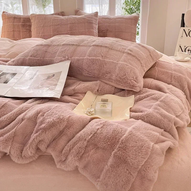 Cozy Faux Fur Duvet with Comfort Pattern for Your Bedroom