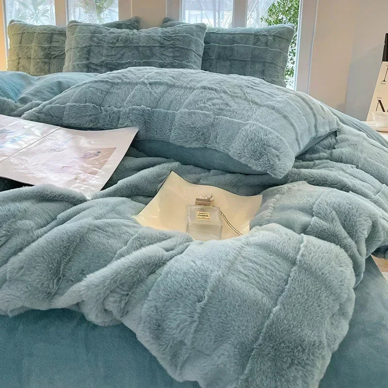 Cozy Faux Fur Duvet with Comfort Pattern for Your Bedroom