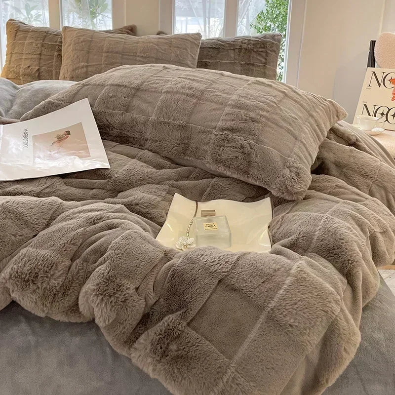 Cozy Faux Fur Duvet with Comfort Pattern for Your Bedroom