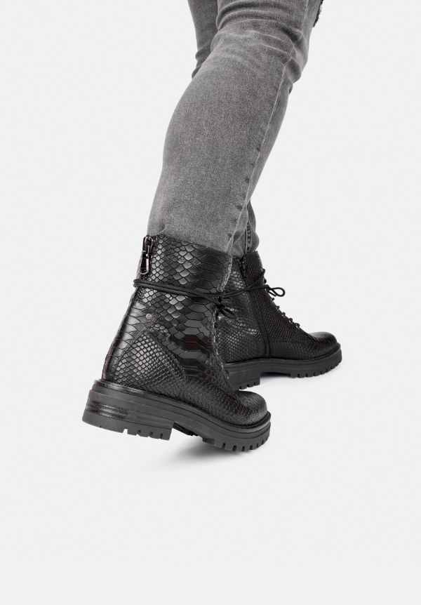 Chic Women's Snake Print Lace-Up Ankle Boots – Comfortable and Versatile Footwear