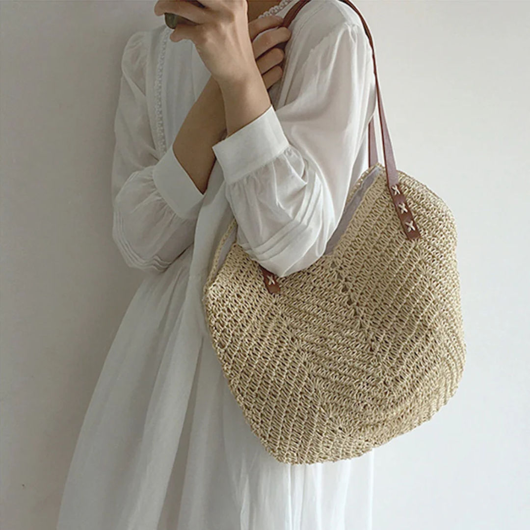Chic Women's Shoulder Bag - BreezeWoven
