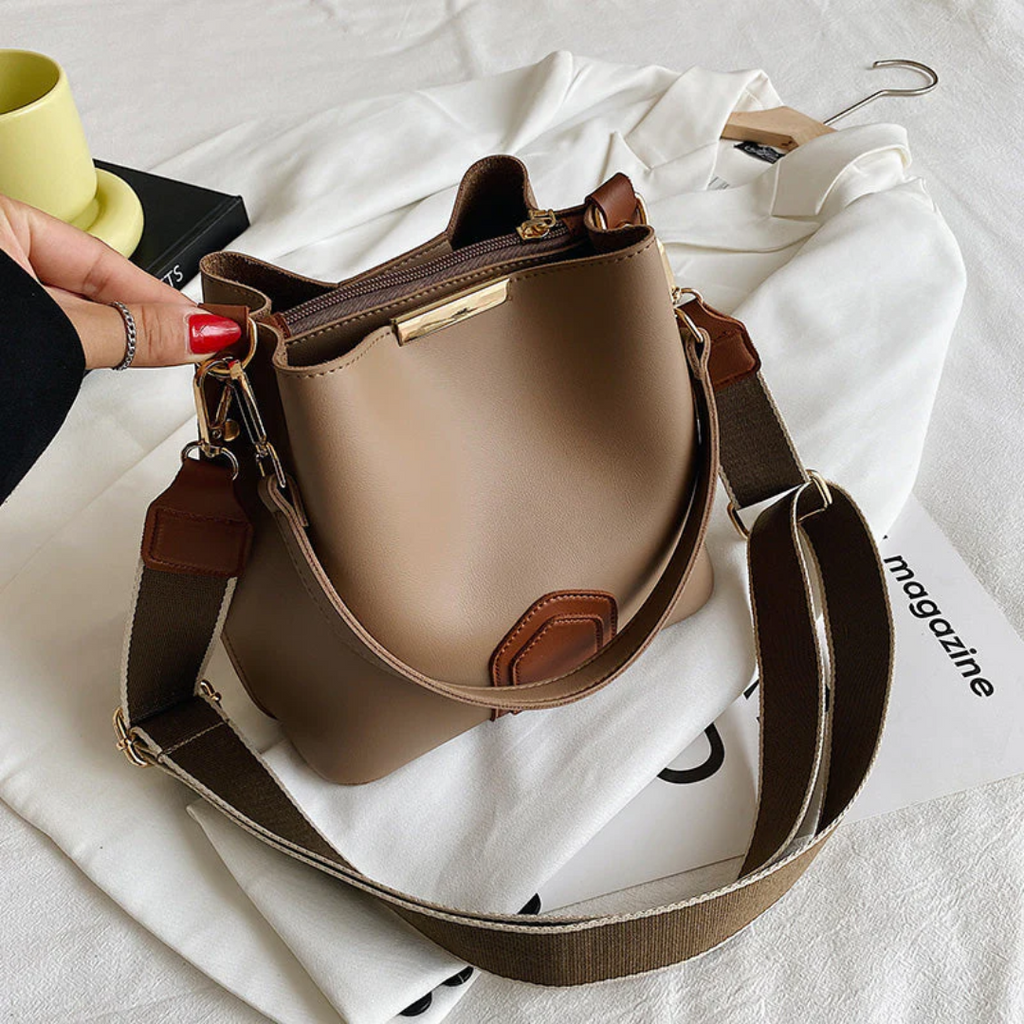 Luxurious Leather Shoulder Bag - BellaViva