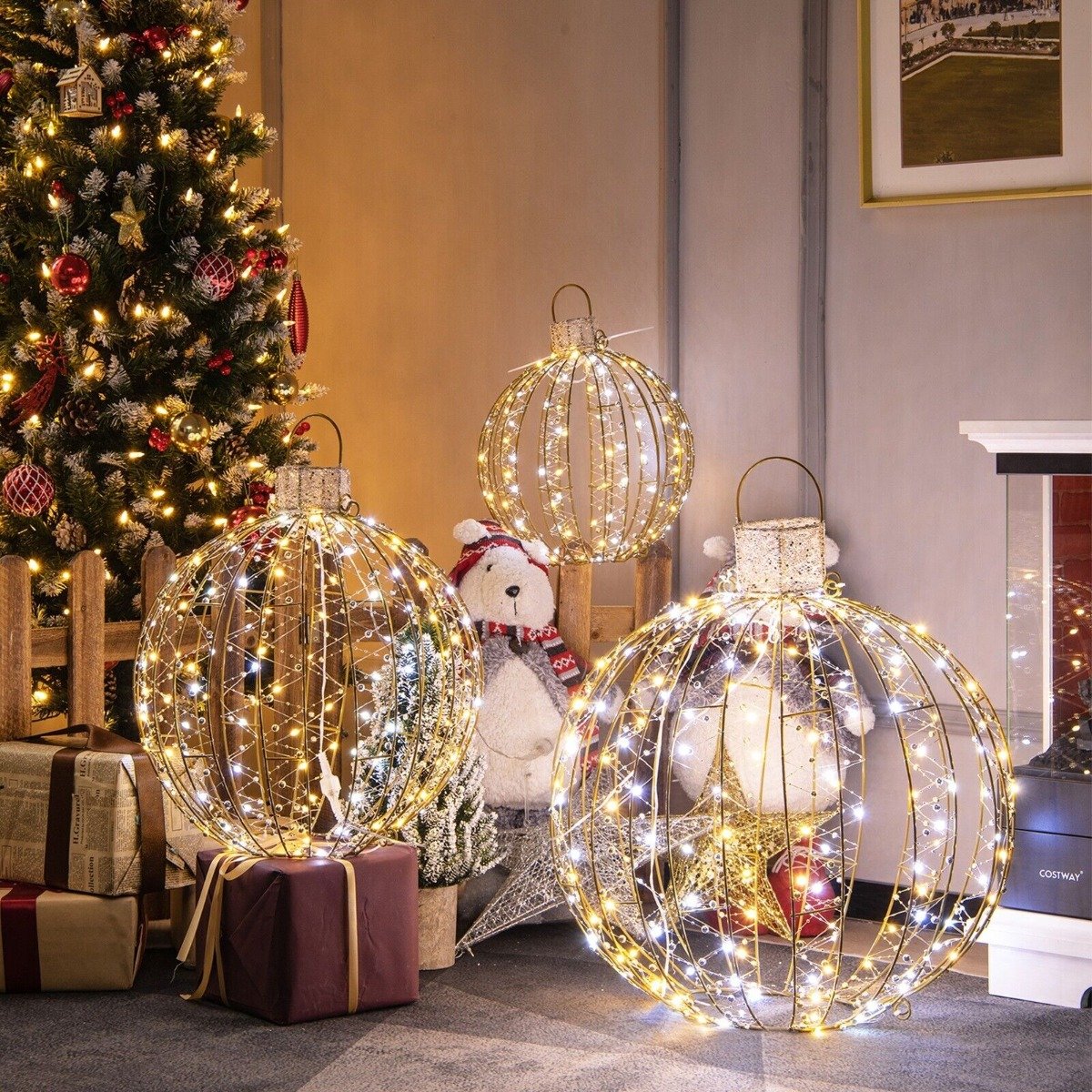 Illuminated Star Pattern Decorative Glow Balls in Gold