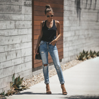 Elif | Trendy Ripped Jeans for a Chic Look