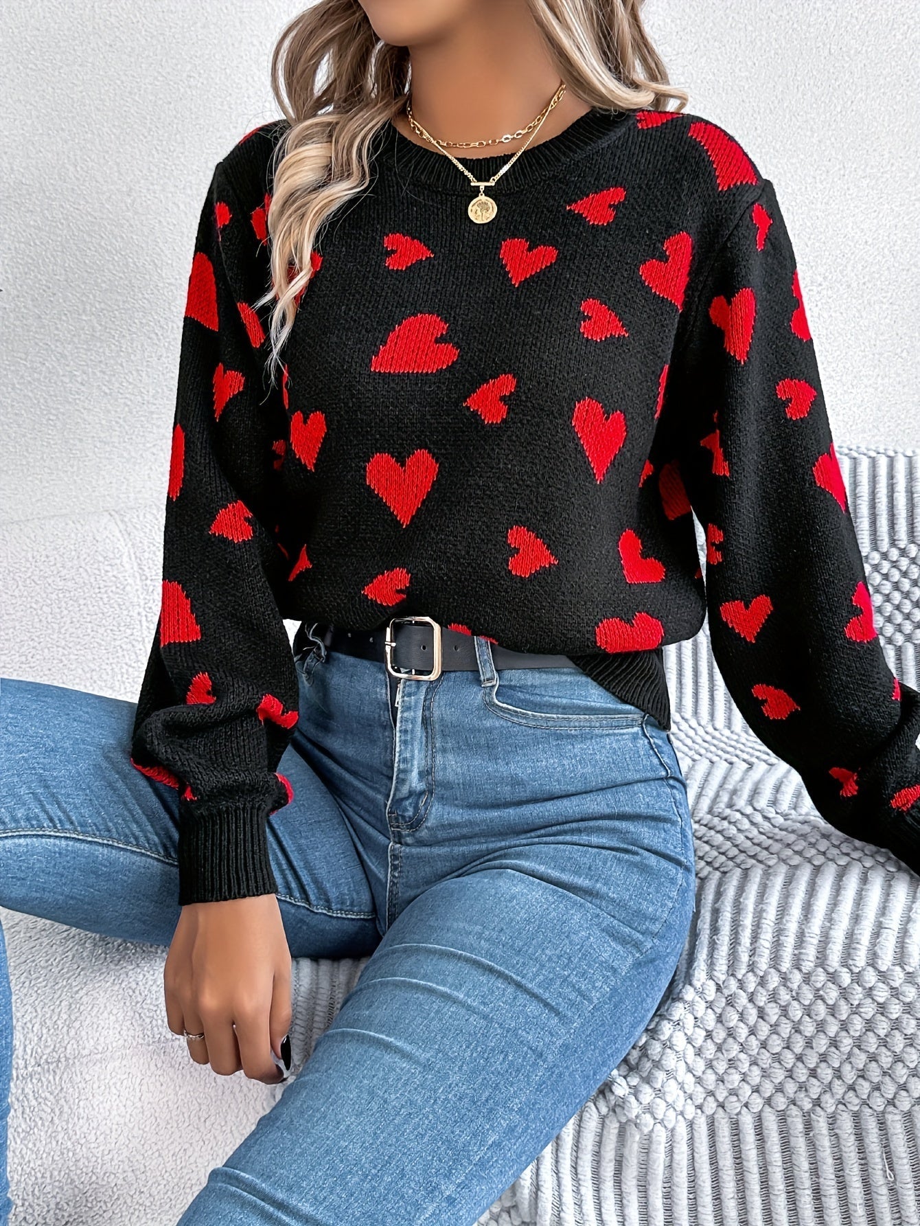 Elin | Stylish Women's Sweater with Round Neck and Heart Design