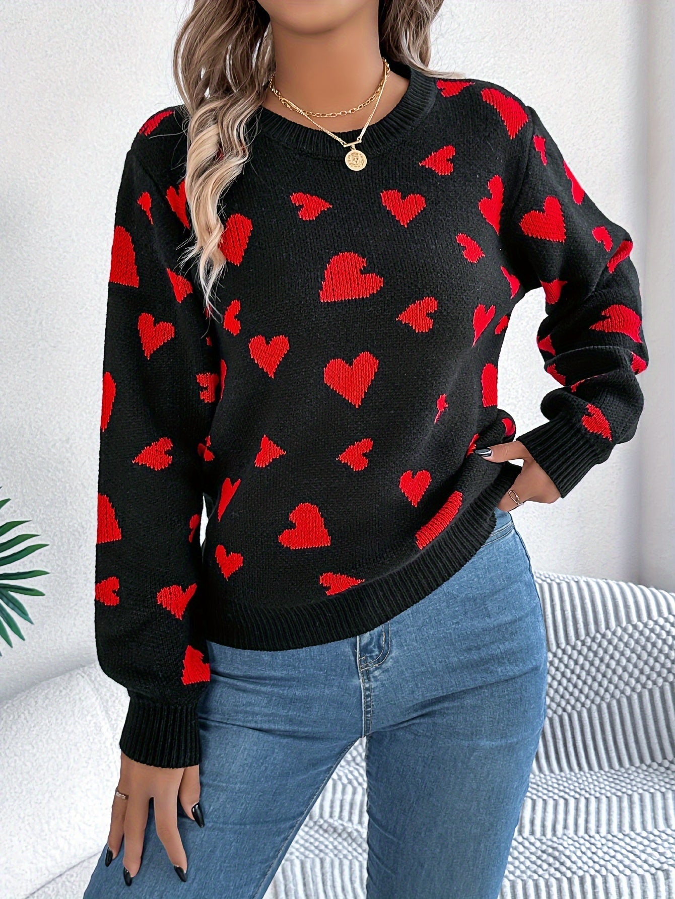Elin | Stylish Women's Sweater with Round Neck and Heart Design