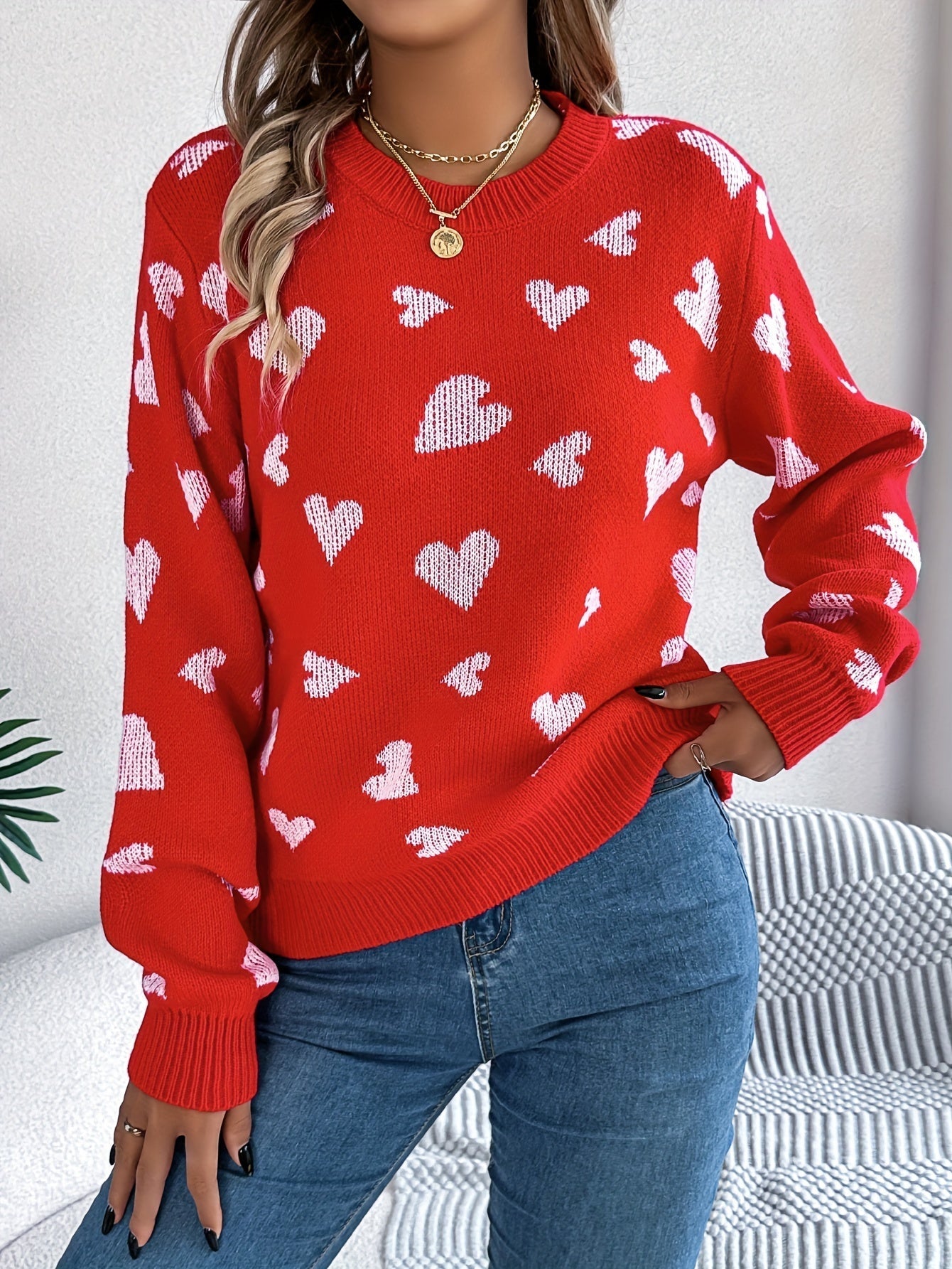 Elin | Stylish Women's Sweater with Round Neck and Heart Design