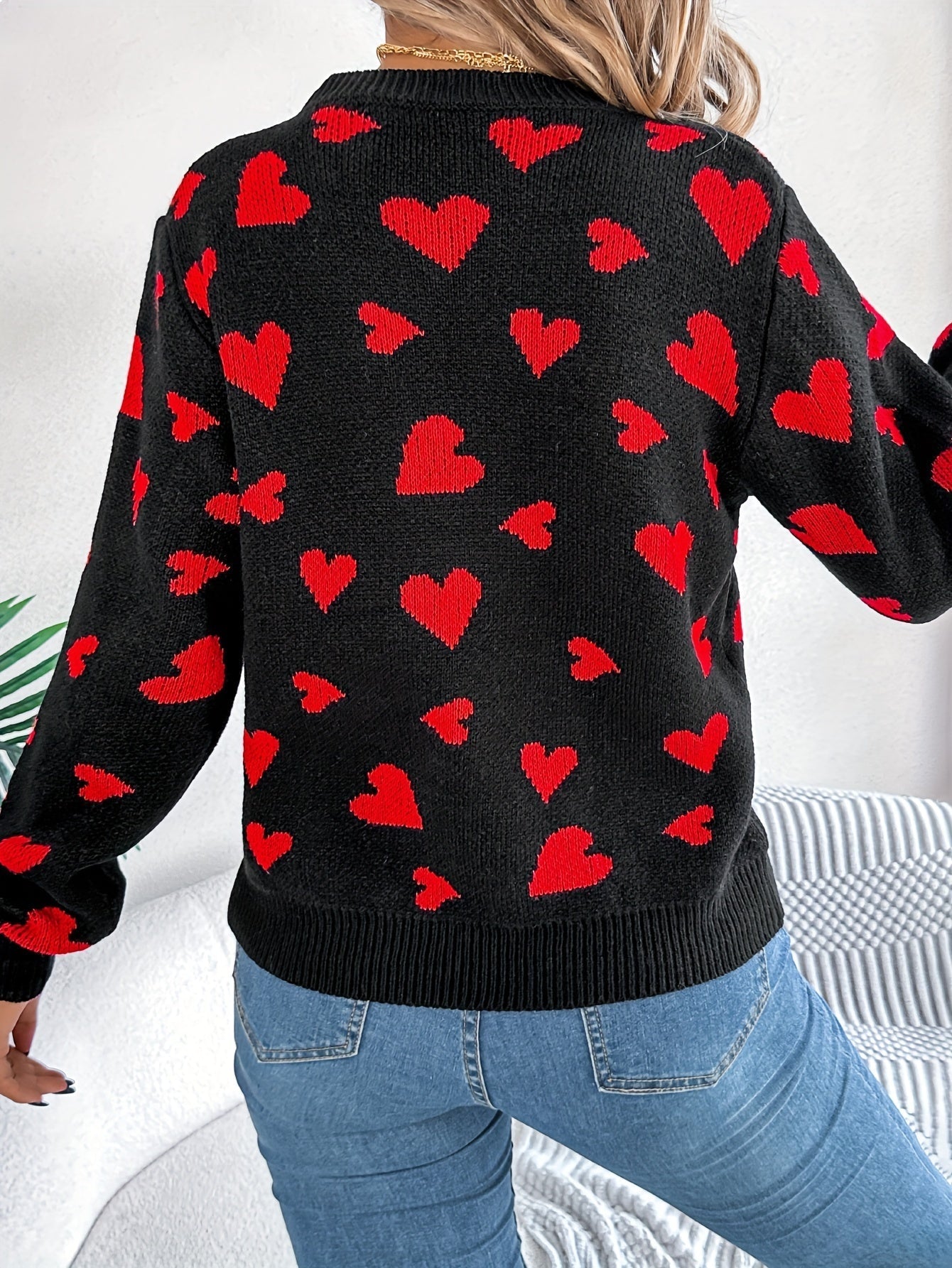 Elin | Stylish Women's Sweater with Round Neck and Heart Design