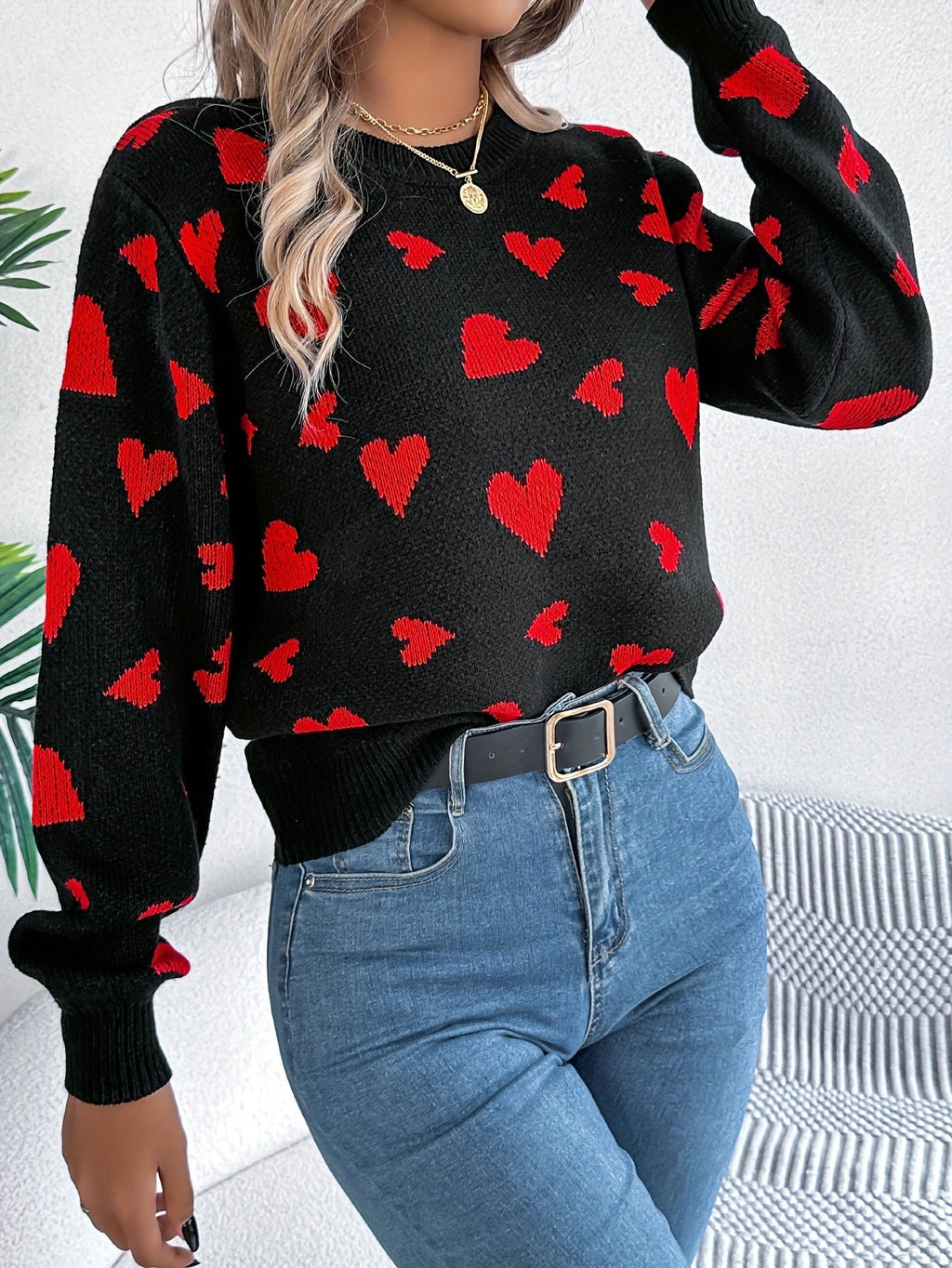 Elin | Stylish Women's Sweater with Round Neck and Heart Design