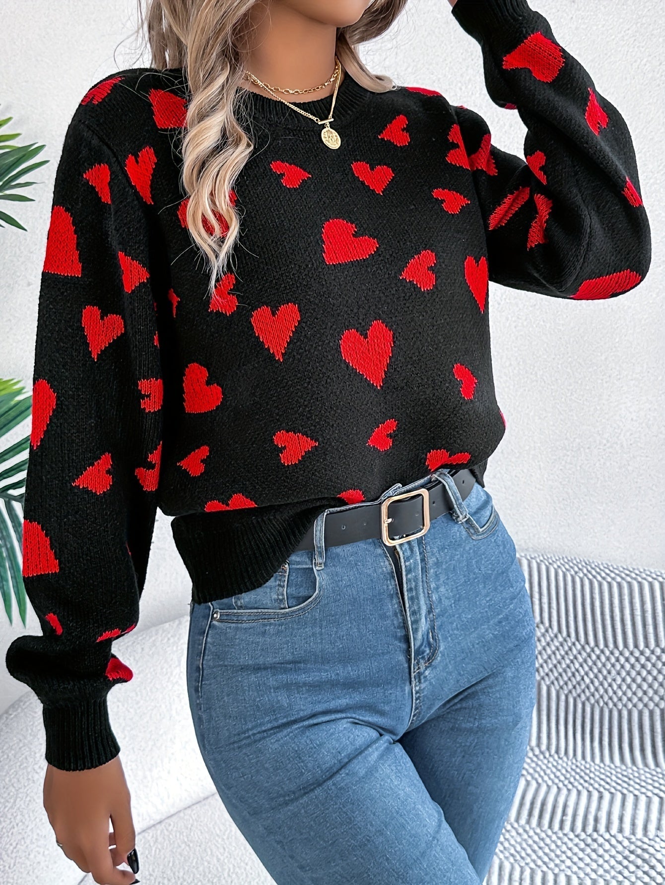 Elin | Stylish Women's Sweater with Round Neck and Heart Design
