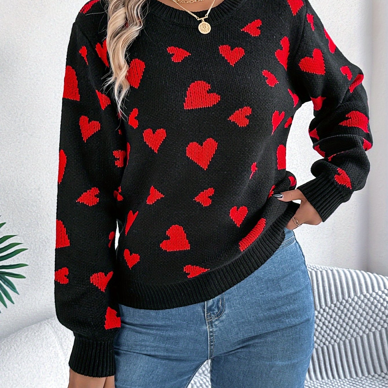 Elin | Stylish Women's Sweater with Round Neck and Heart Design