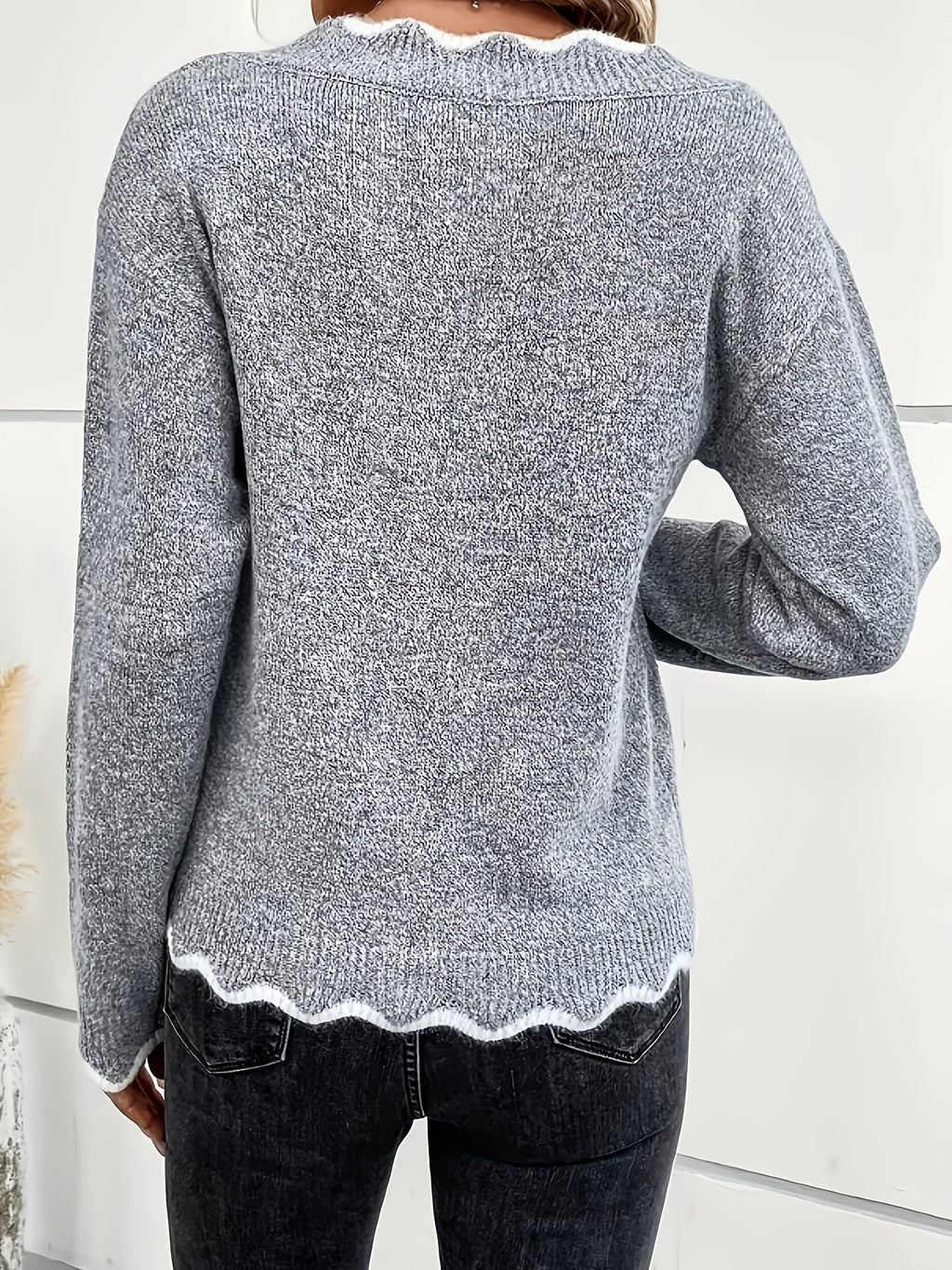Elin | Chic V-Neck Sweater with Scalloped Accents and Long Sleeves