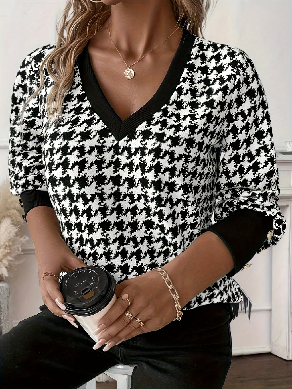 Elise | Chic Houndstooth V-Neck Sweatshirt