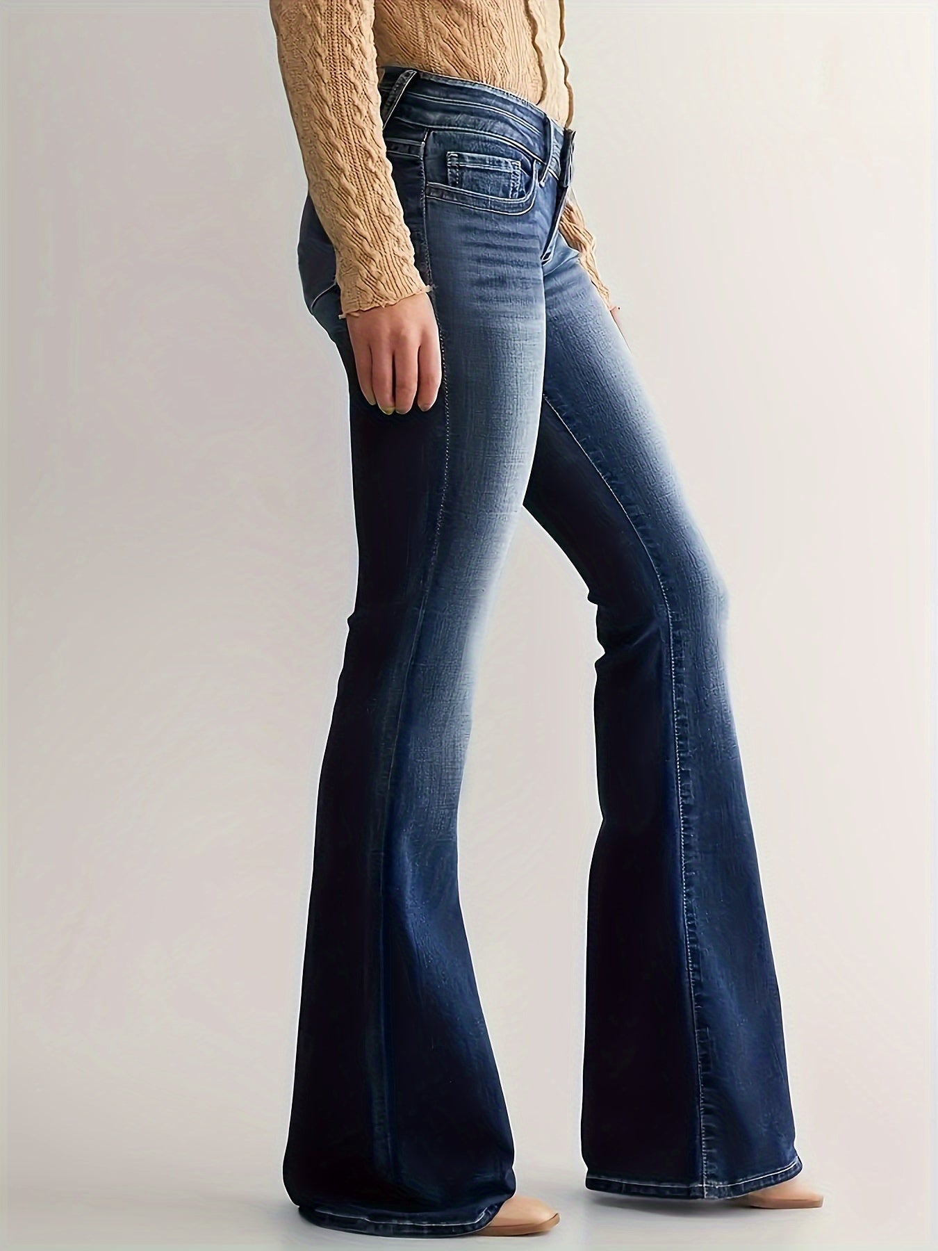 Eva | High-Waisted Flared Jeans with Double Button Detail