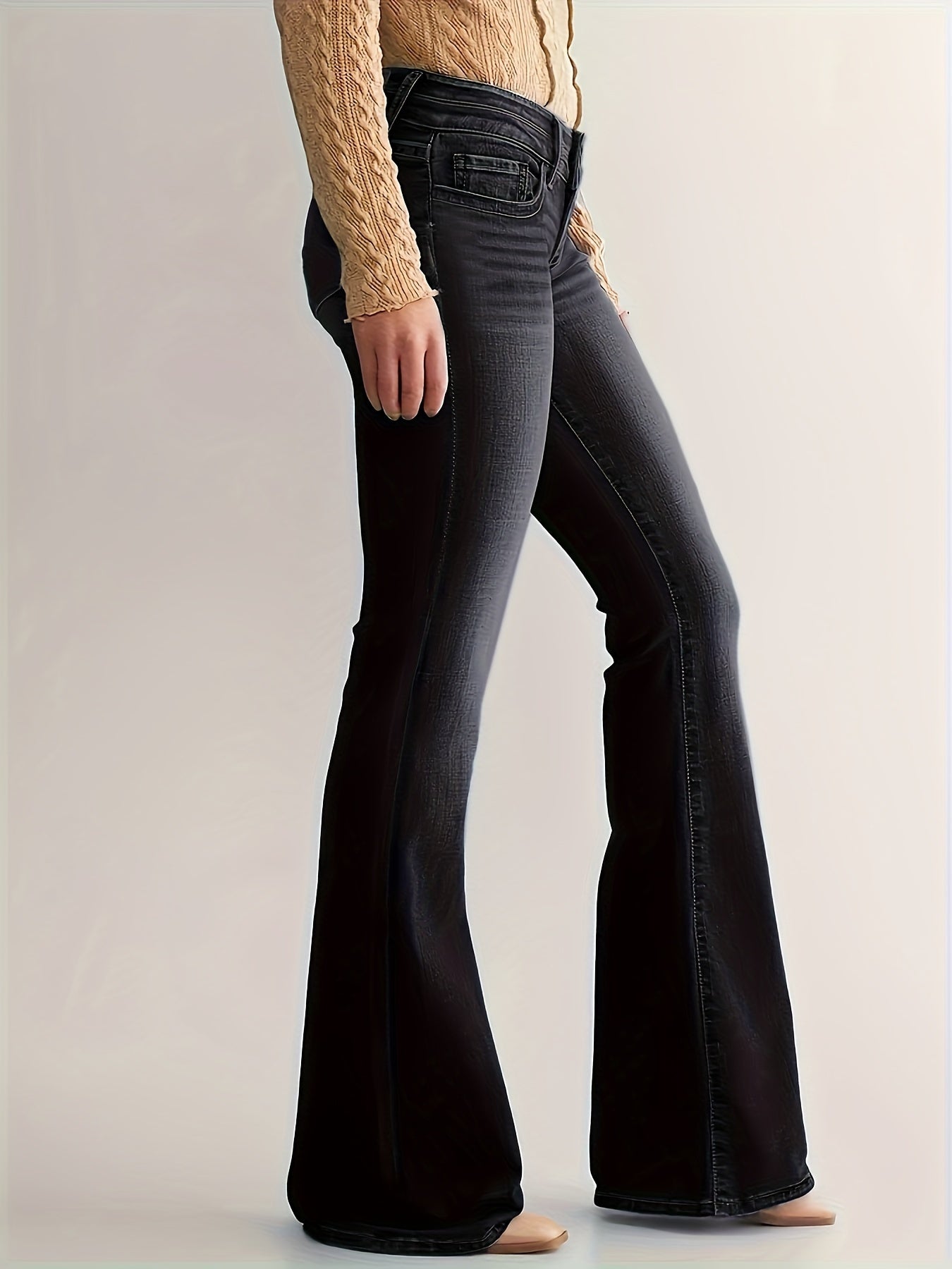 Eva | High-Waisted Flared Jeans with Double Button Detail