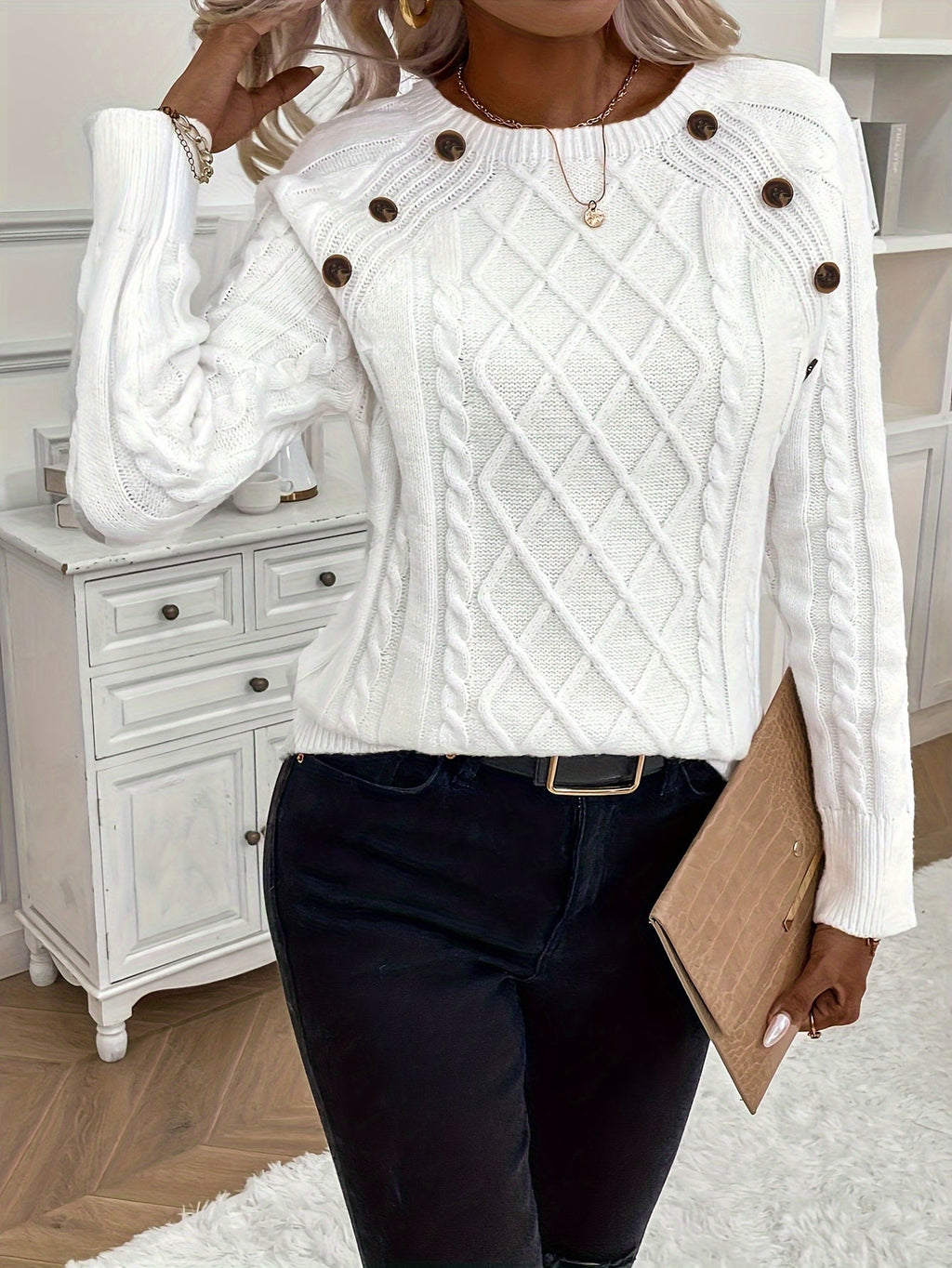 Evy | Classic Round Neck Cable Knit Sweater