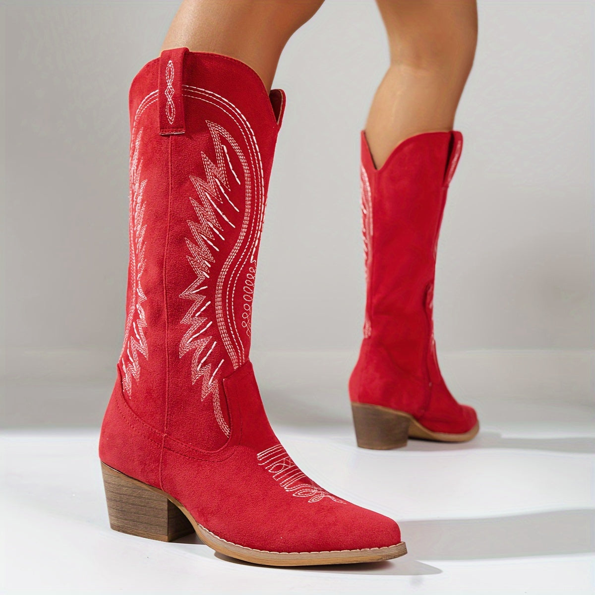 Chic Women's Knee-High Embroidered Cowboy Boots