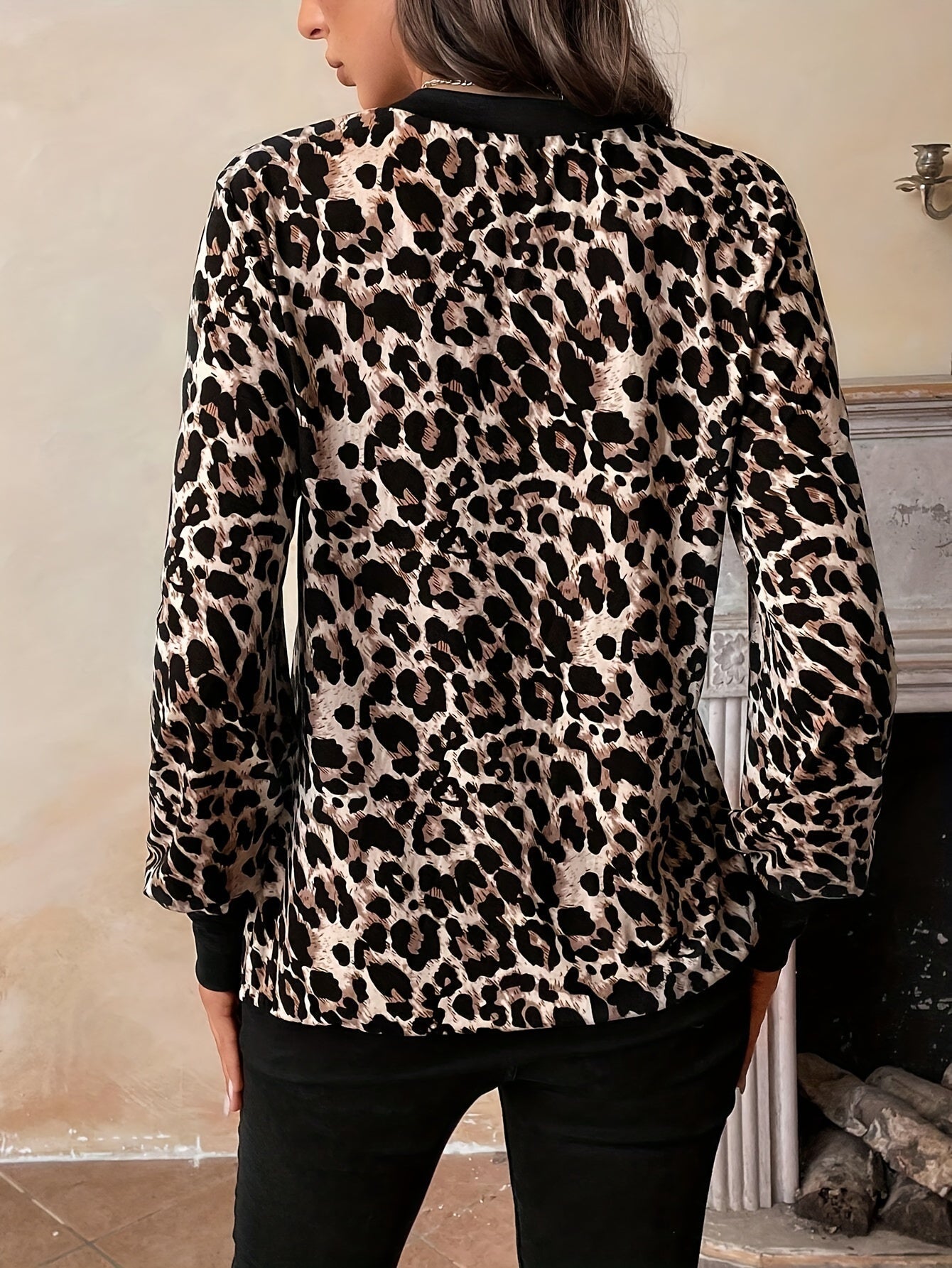 Fay | Women's V-Neck Sweatshirt with Casual Lion Print