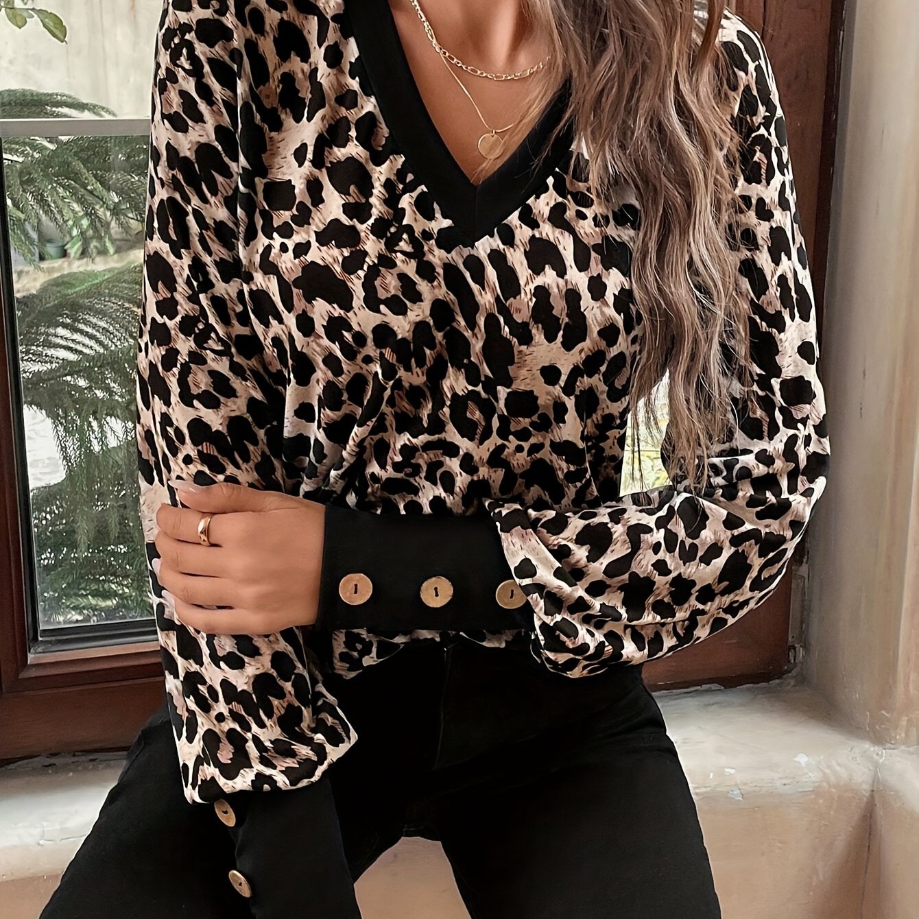 Fay | Women's V-Neck Sweatshirt with Casual Lion Print