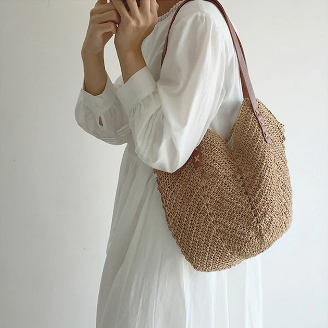 Chic Women's Shoulder Bag - BreezeWoven