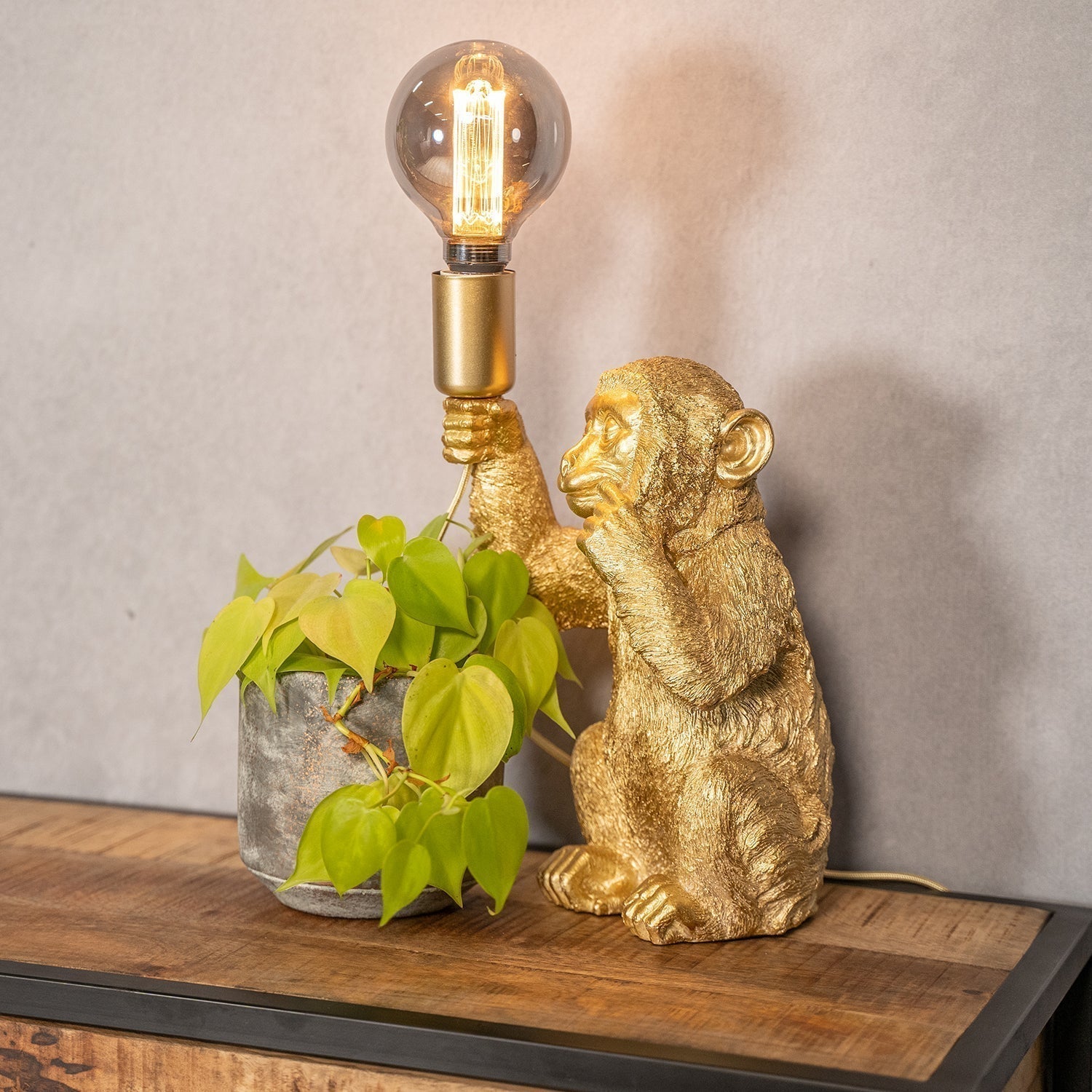 Luxurious GoldenChimp Monkey Table Lamp – Elegant Design