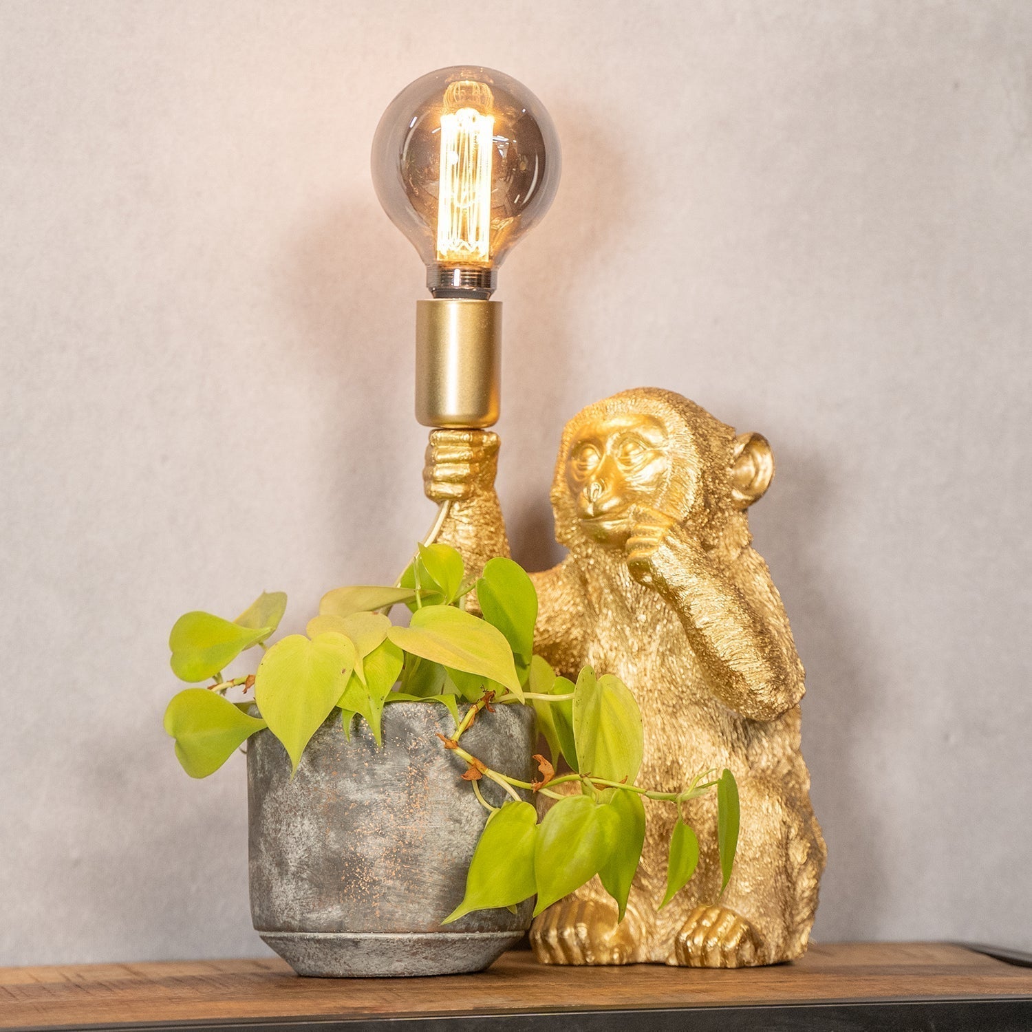 Luxurious GoldenChimp Monkey Table Lamp – Elegant Design