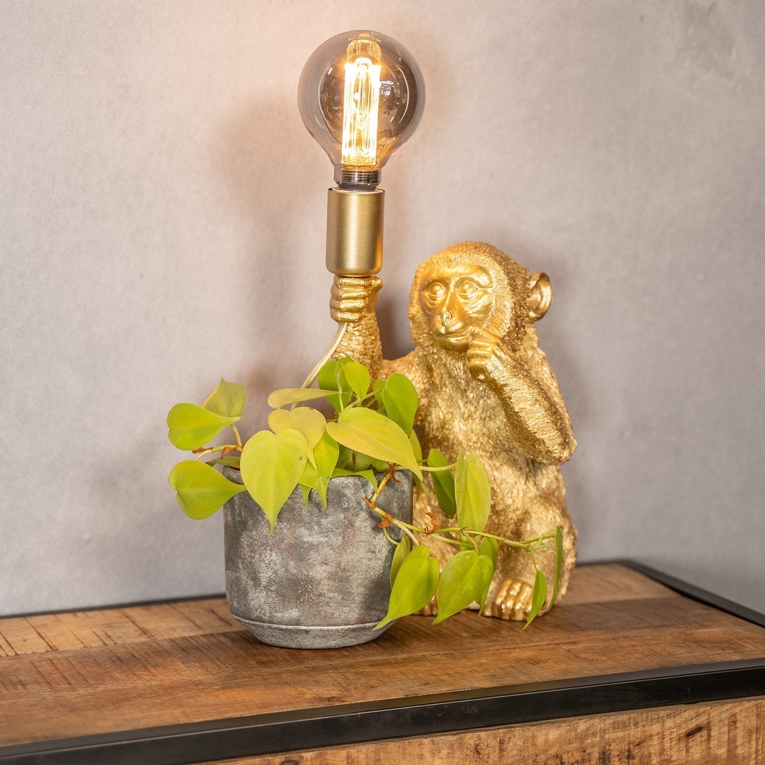 Luxurious GoldenChimp Monkey Table Lamp – Elegant Design