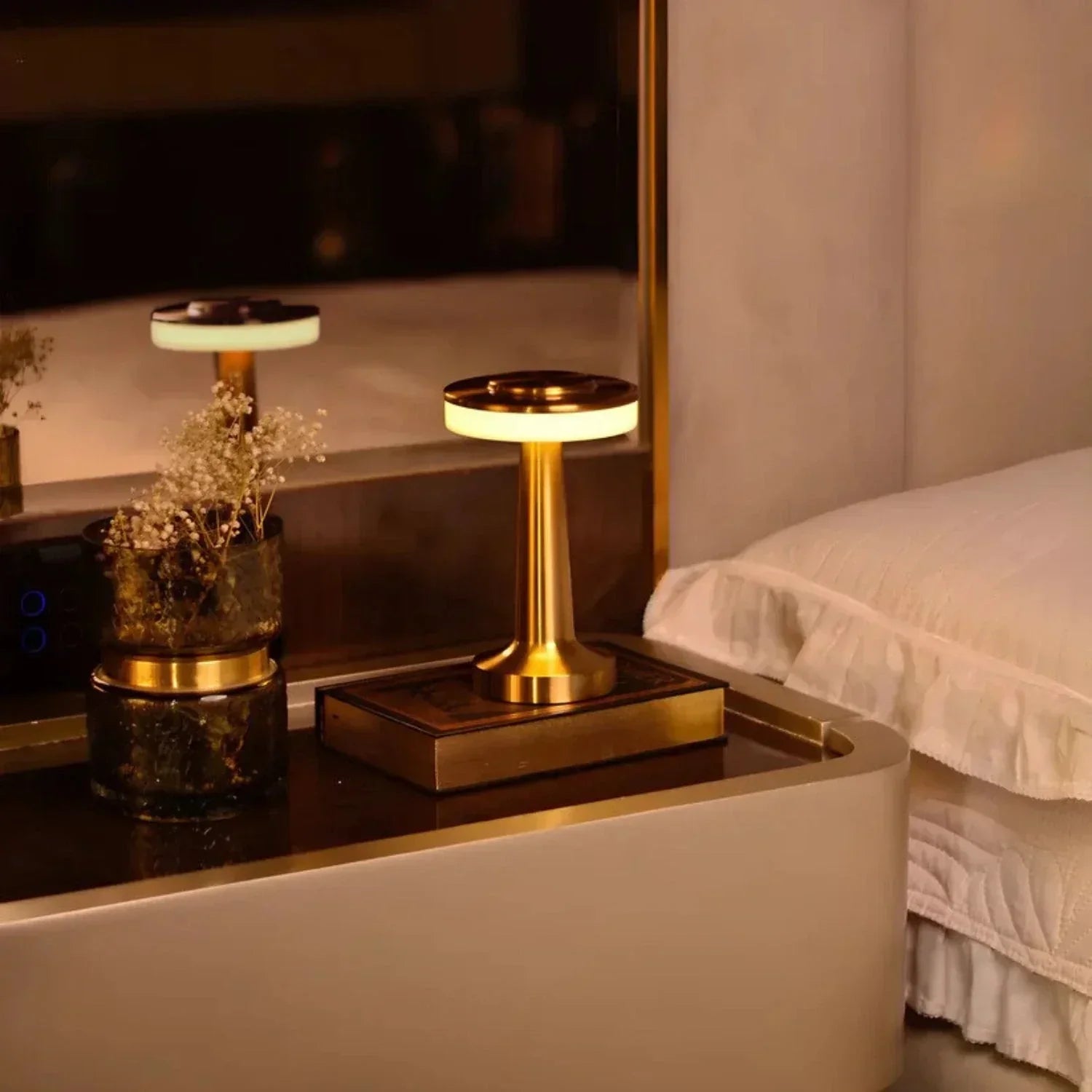 Vintage-Inspired Wireless Table Lamp - LumiBar